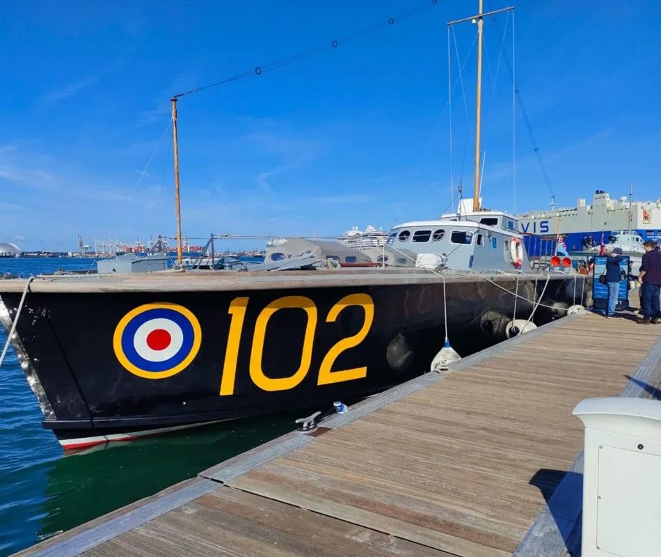BoatHouse_4's tweet image. Join us at #LymingtonAfloat Festival Weekend! 

Explore MGB 81 &amp;amp; HSL 102 up close with our knowledgeable volunteers! 

📍Find us at the Harbour Master’s Pontoon near the Yacht Clubs, Bath Road

Don’t miss this free event by @Stbarbemuseum 🎉✨ #RoyalNavy #RNLI #MuseumExhibition