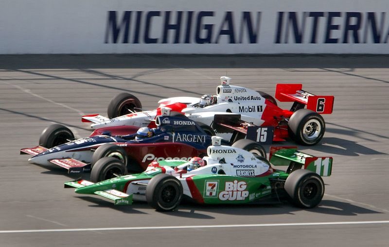 2004 <a href="/MISpeedway/">Michigan International Speedway</a> 

<a href="/BuddyRiceRacing/">Buddy Rice</a> Sam Hornish Jr. &amp; <a href="/TonyKanaan/">Tony Kanaan</a> battle 3 wide. #IndyCar