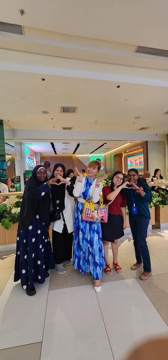 nbggupm's tweet image. A #farewell luncheon for a few students in @nbggupm, 1) Norhazlin Jusoh (finishing her PhD), 2) Lam Xin Jieh (finished her MSc), 3) Aisha Isa (finished her internship), 4) Dr Mansour Azimzadeh (got a new job at Toronto, #Canada) and 5) @cheahpikesee leaving to #Munich, #Germany…
