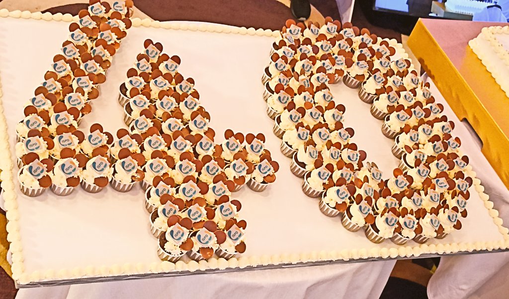 Let's have cake and cupcakes for the #40Anniversaty of the ISPD