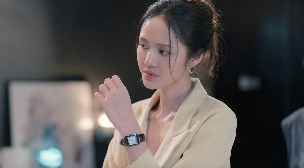 intosapph's tweet photo. rich loser lesbians stressing over their gfs

#AffairTheSeries 
#TheSecretOfUs https://t.co/mGyLa1GQ7o