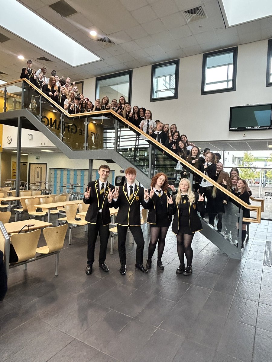 Mrs Ronnay tweet media