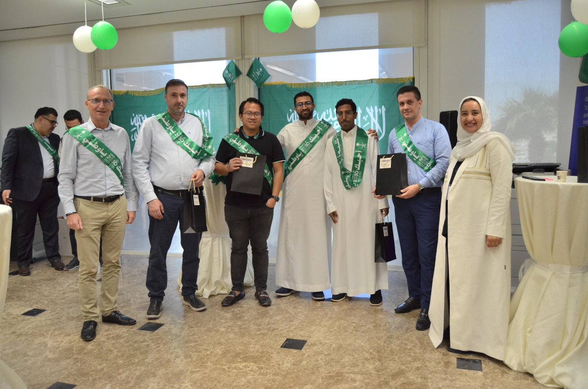 PhilipsLightKSA's tweet photo. We proudly celebrated Saudi National Day across all our offices across the kingdom. This special occasion allowed us to honor the spirit of Saudi Arabia That brought our teams together in unity and collaboration. #SaudiNationalDay #SignifySaudiArabia #UnityInDiversity #TeamSpirit https://t.co/EWNgYY3c1O