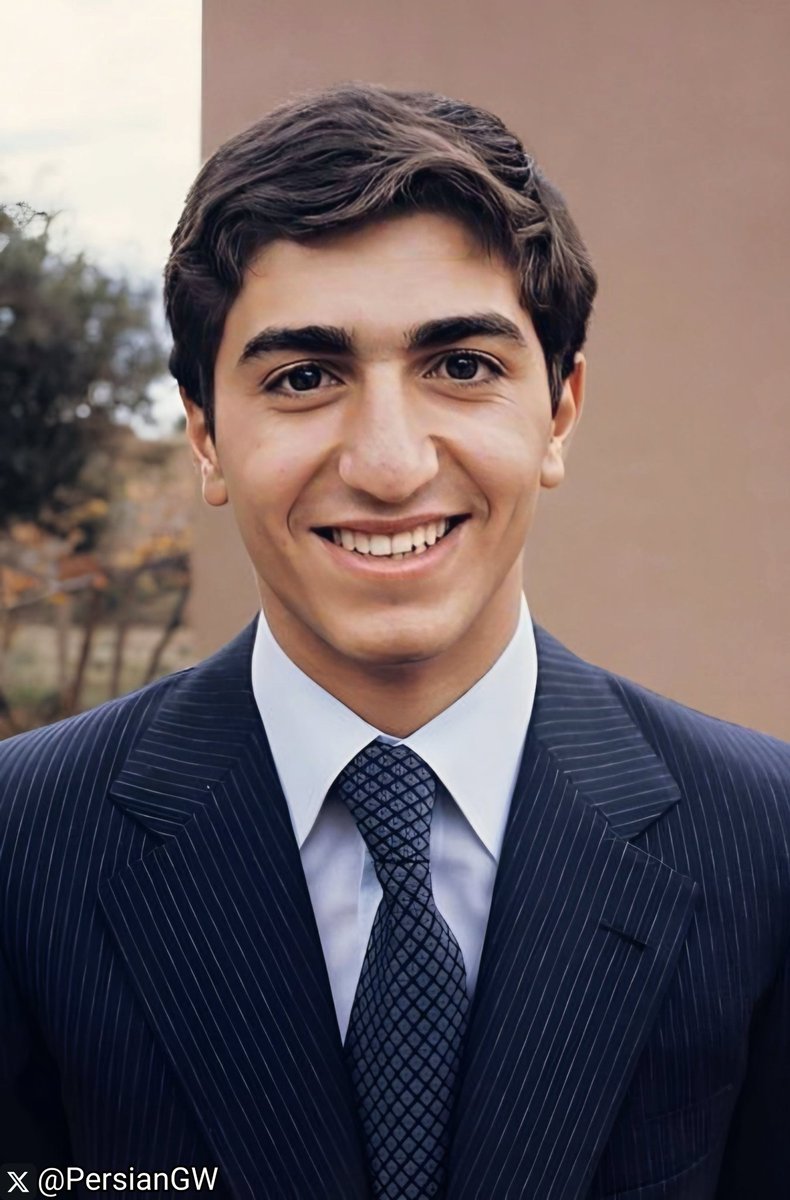 iranianpapppi3's tweet photo. دوستان مجددا یادآوری میکنم که فراموش نکنید
امشب ساعت ۹(بوقت تهران) طوفان توییتری با هشتگ #KingRezaPahlavi برگزار میشه
تو طوفان قبلی حدود ۱۵هزار توییت با هشتگ موازی kingrezapa*lhavi زده شد
لطفا هشتگ درست رو یکبارخودتون با دقت بنویسید
بعدش کپی کنید و ازش استفاده بفرمایید https://t.co/uh8aN7ri3N