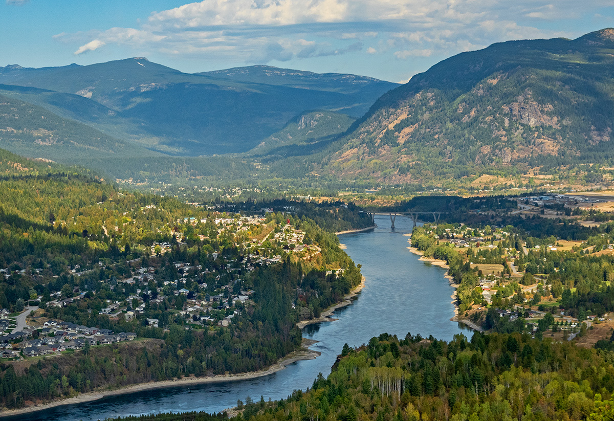 KarpanParkland's tweet photo. Castlegar BC in a scenic valley at the confluence of the Kootenay and Columbia Rivers. #kootrocks #explorebc #TMACtravel #satw #visitcastlegar #ThePhotoHour https://t.co/zgX0YN6y2Z