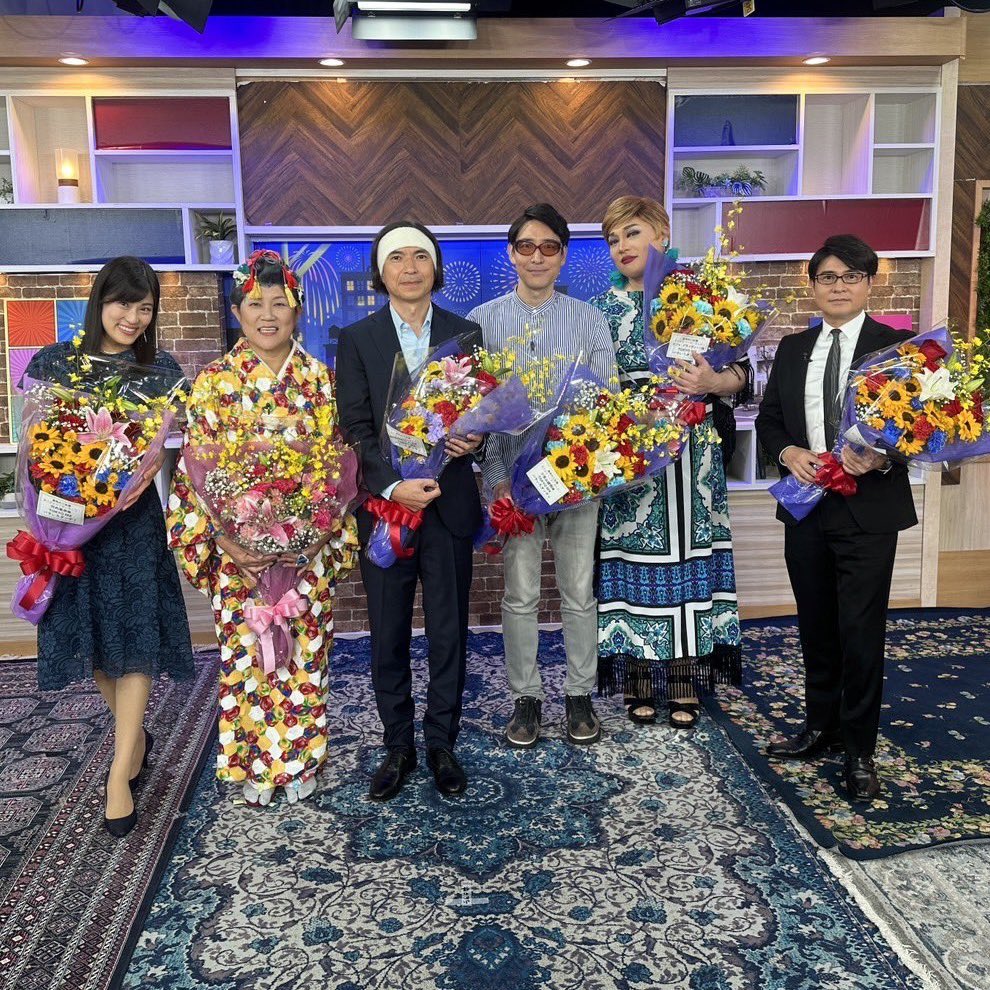 yuhikomiyama's tweet photo. バラダンお疲れさまでした！
ホントに最高のメンバーに混ぜてもらい、幸せな日々でした！
見てくれた皆さんもホントにありがとねー。
#ナジャ・グランディーバ #安東弘樹 #小宮山雄飛 #ふかわりょう #山田邦子 #竹内里奈 #バラダン https://t.co/XRnNZ3S9ix