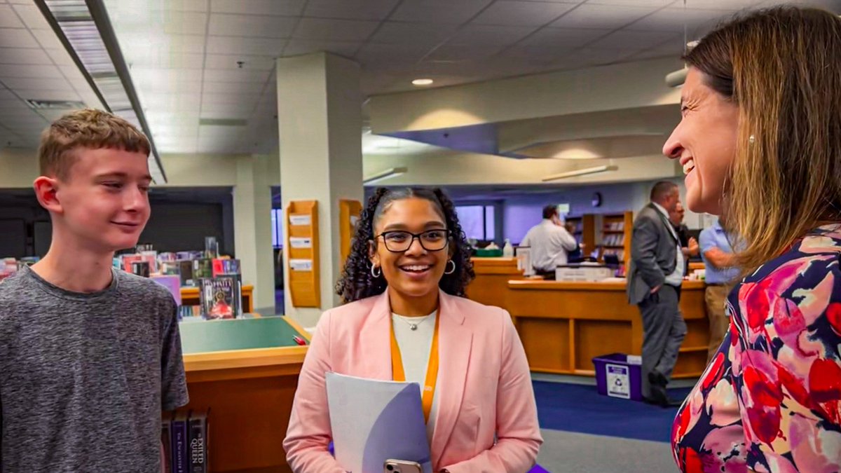 nysut's tweet photo. Today, NYSUT educators, @AFTunion, students, elected leaders, school admins and more are in Syracuse to officially launch the implementation of the Advanced Technology Framework. (1/2) https://t.co/qAk3BfqdKG