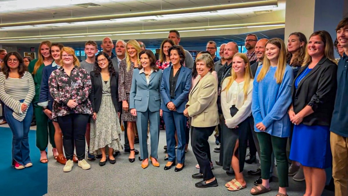 nysut's tweet photo. Today, NYSUT educators, @AFTunion, students, elected leaders, school admins and more are in Syracuse to officially launch the implementation of the Advanced Technology Framework. (1/2) https://t.co/qAk3BfqdKG