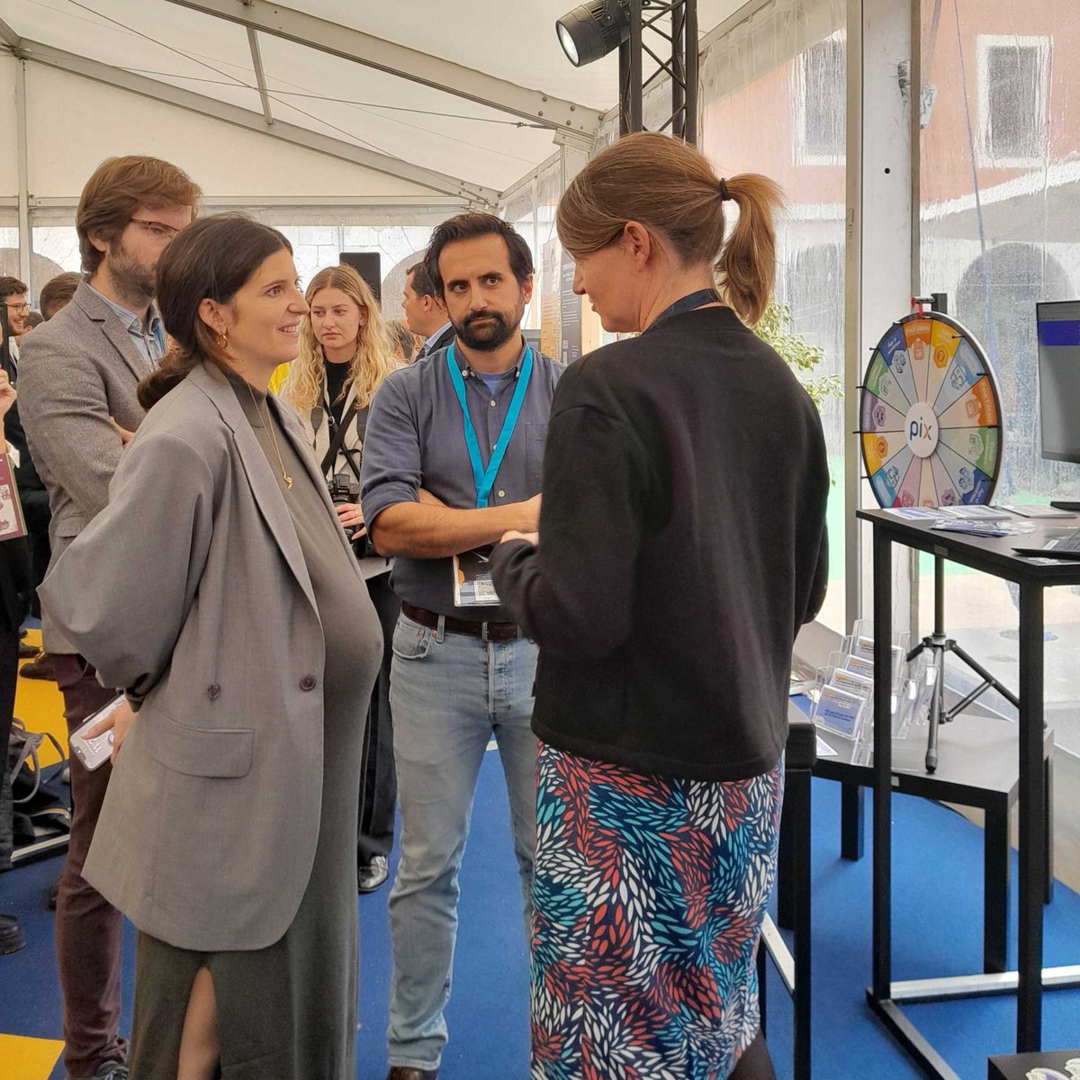 Pix_officiel's tweet photo. .@ClaraChappaz, Secrétaire d’État chargée de l’Intelligence Artificielle et du Numérique, était en visite ce matin sur le stand Pix à #NEC24 ! Merci d'être venue découvrir nos futurs modules apprenants pour mieux accompagner la montée en compétences numériques de tous 🚀💻 https://t.co/NHYiAQGJ9j