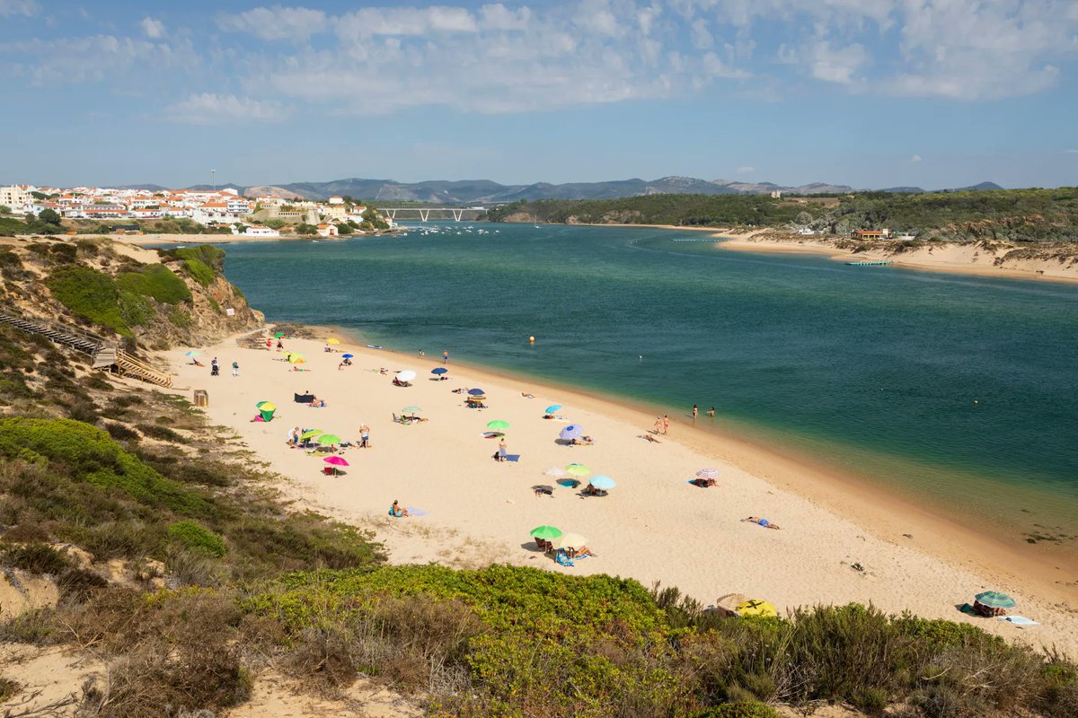 JorgeCarmo9's tweet photo. #Portugal #travel #explore 🇵🇹🏘️🌄 There's more to Portugal than Lisbon and Porto – take a look at some of the prettiest towns across the country. ➡️ https://t.co/hbsNG98thh - The most gorgeous villages scattered from near #Comporta to the #Algarve. Via @cntraveller https://t.co/aeN3G53OSO