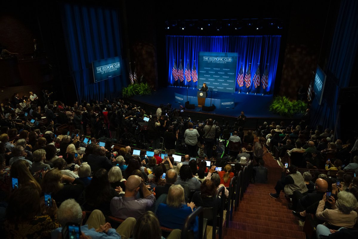 Vice President Kamala Harris, U.S. Democratic nominee for president, delivered an economic address on Wednesday at Carnegie Mellon University.

Harris praised CMU for its innovation and recognized CMU's foundational roots in artificial intelligence.

➡️ cmu.is/Harris-CMU-Vis…