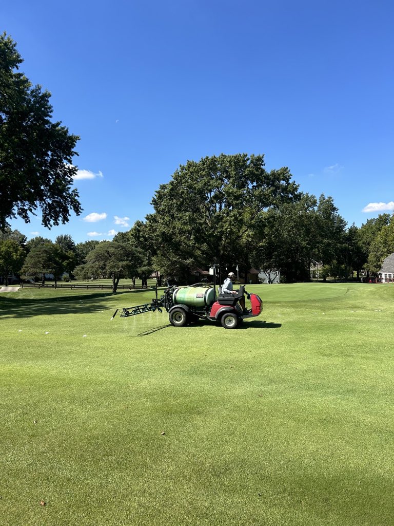 CRgreenside's tweet image. Beautiful week to grow grass! September is a busy month in the transition zone!

#SuperView #TweetForMembers #AgronomyTeam #CCL