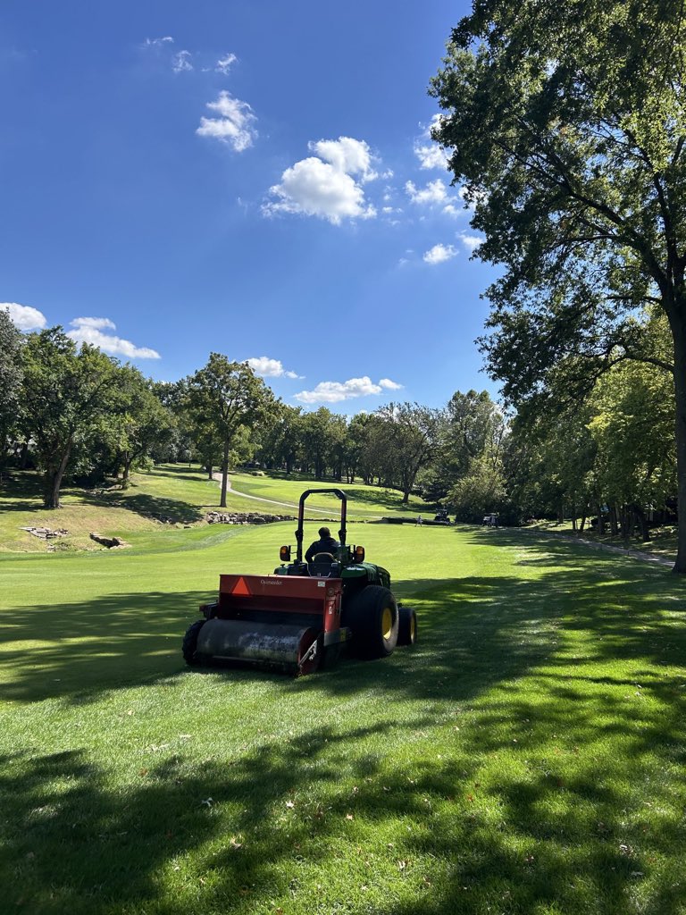 CRgreenside's tweet image. Beautiful week to grow grass! September is a busy month in the transition zone!

#SuperView #TweetForMembers #AgronomyTeam #CCL