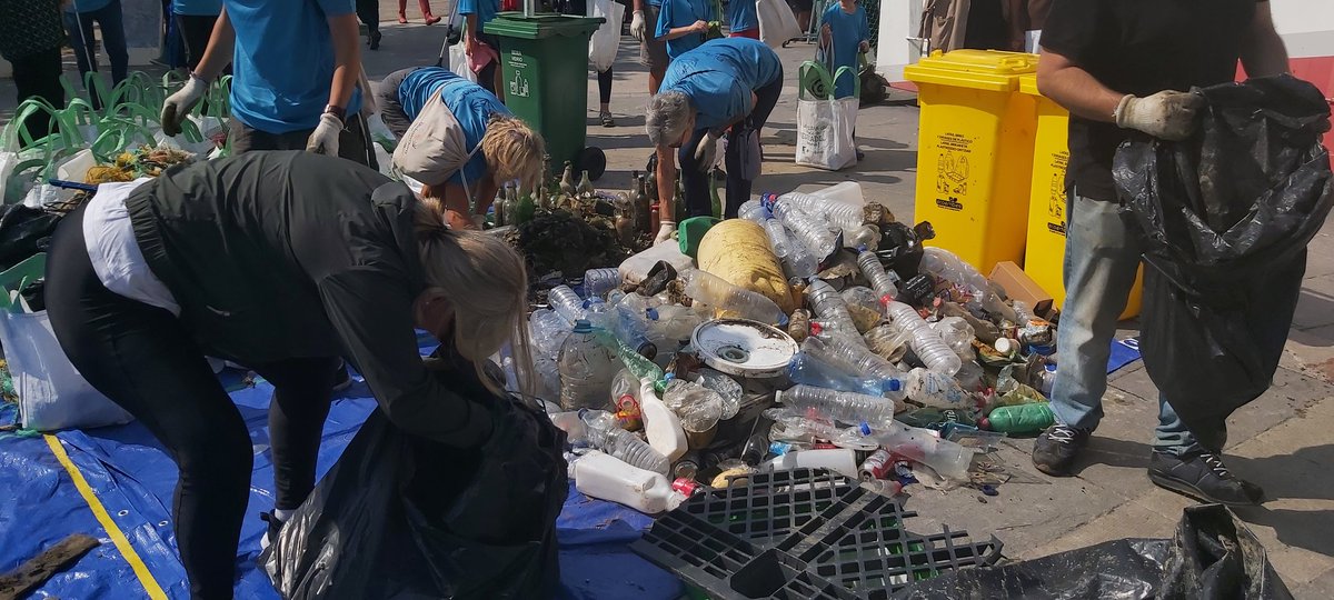 MirenCajaravill's tweet photo. Last sunday 22nd September it was a pleasure for @pie_upvehu scientists to participate in the @bizkaiagara iniciative in Plentzia, to raise awareness on plastic pollution, together with @MaterMuseoa and many other colleagues. @fieraproject @Euskampus @ztf_fct @upvehu https://t.co/UxftdVelXG