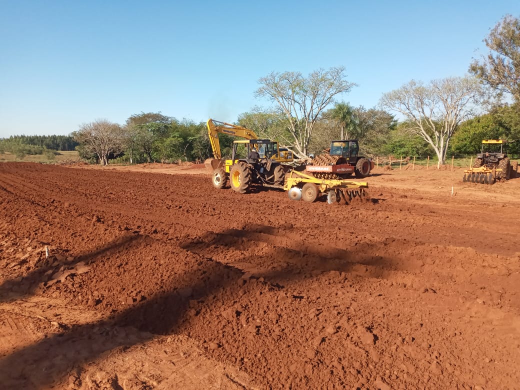 mopcparaguay's tweet photo. 🚧¡La #RutaDelProgreso avanza!
En Misiones, desarrollamos obras clave en el tramo Ybyraty – San Juan Bautista y su circunvalación, sumando más de 11 km, del lote 3, que abrirá nuevas oportunidades para el progreso de Misiones y Ñeembucú.
👉https://t.co/kBkOwD3zkh https://t.co/nzYLtD93Qn