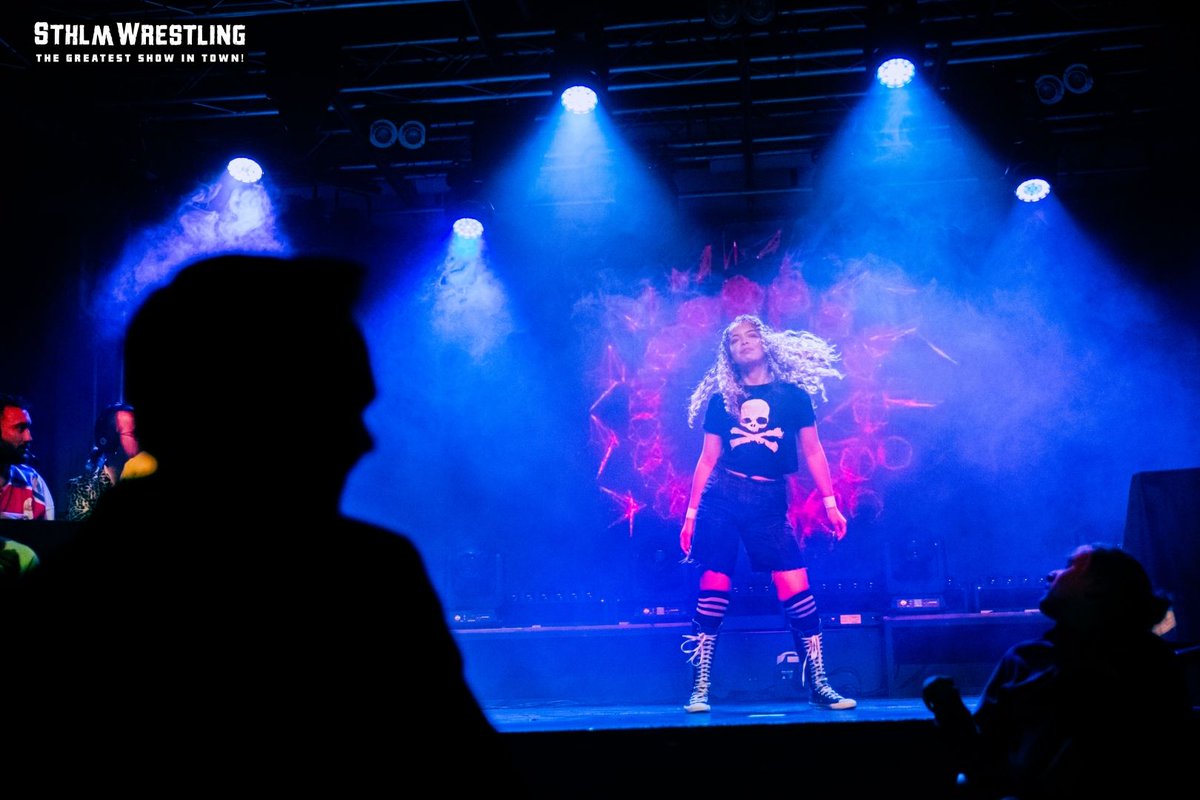 Vi har lämnat Twitter då det är en grogrund och drivhus för rasistiska och fascistiska åsikter men även för konspirationsteorier och lögner.
Er som är kvar vill vi ändå ge lite ljus i mörkret i den dystra nedstigningen. Här är bilder från vår senaste Show!