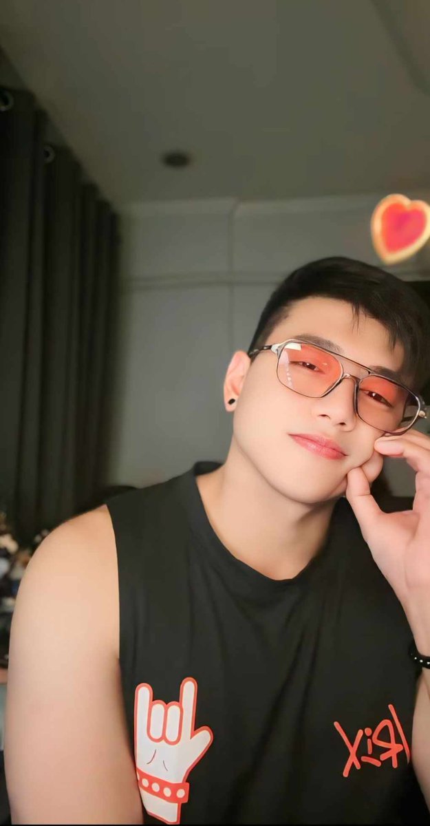 gets nha kita supremo apaka pogi naman kc ng master <a href="/ItsVrixGallano/">Vrix Gallano</a> 
#VrixBKH