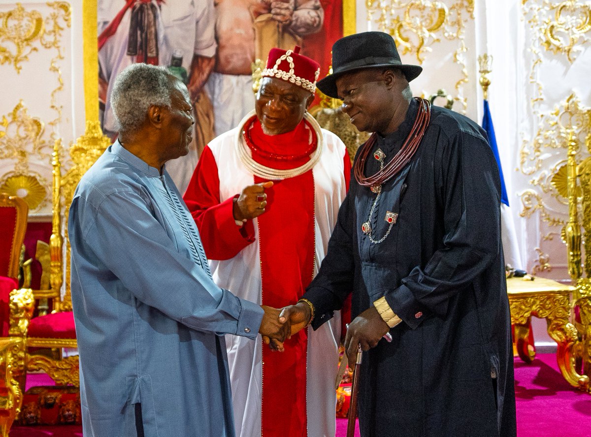 TheGCKHQ's tweet photo. Courtesy visit of Pastor W. F. Kumuyi to the traditional ruler of our host community in Ahoada. 
Today, #GCKinAhoada begins. 
Join us. 

Stream #GCKinAhoada live at:
https://t.co/i02w0aByd3 
https://t.co/Aut3mOgp5A 
https://t.co/z5vUMaDXyv 

#GCK 
#GCKinAhoada 
#GCKwithKumuyi https://t.co/ZwDrgJhly7