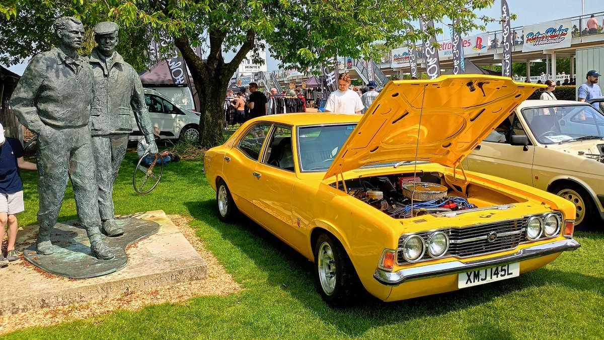 Let's start to brighten the #MondayMood with this lovely #FordCortina, spotted at Retro Rides 2024.