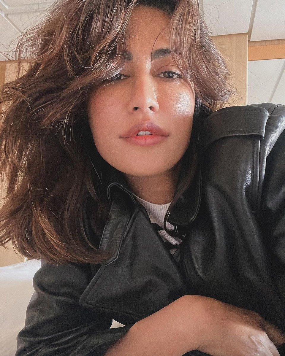 Between takes of Housefull 5, #ChitrangdaSingh unwinds with a European adventure. Beauty in every frame, on and off-screen!🌸