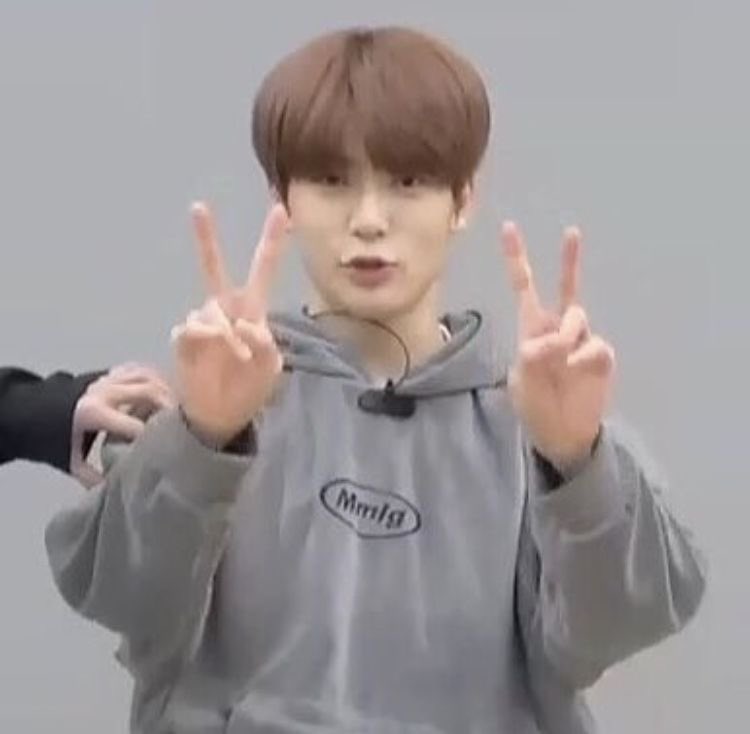 12시 &gt;&lt;