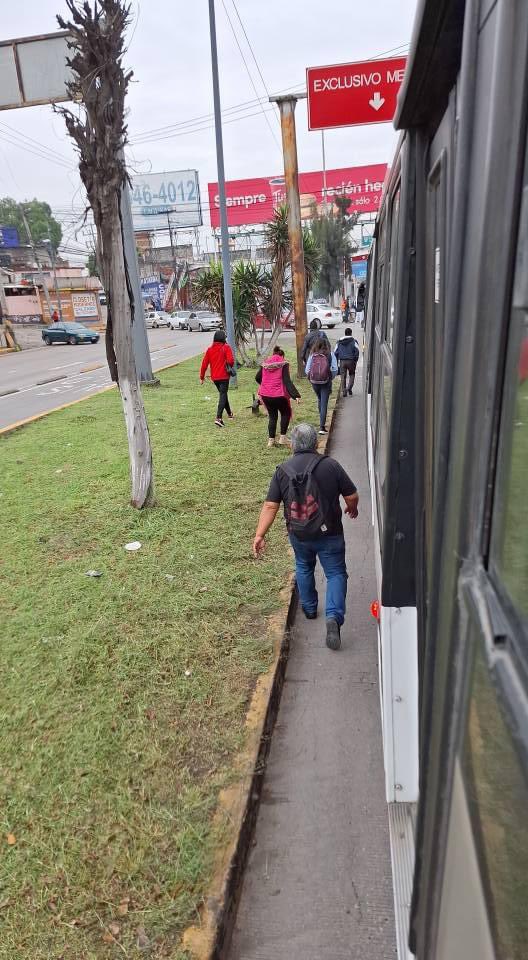 FR73u's tweet photo. ‼️BIKER ATROPELLADO VÍA LÓPEZ PORTILLO #CHILPAN #TULTITLAN #EDOMEX‼️

Suspendido el servicio del MEXIBÚS L2 en dirección la quebrada. https://t.co/XeG5ZzCGYl