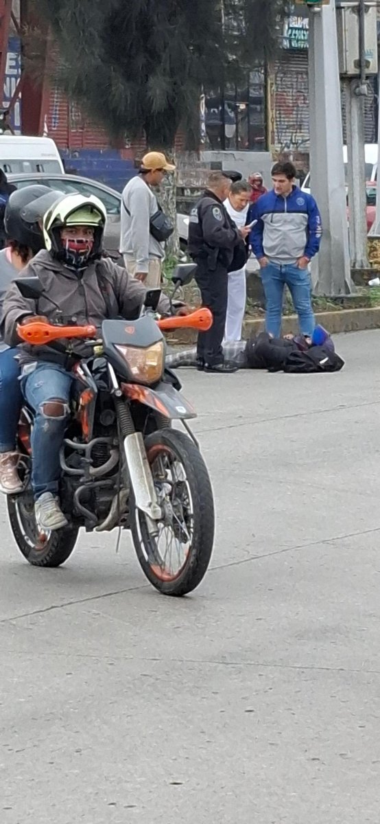 FR73u's tweet photo. ‼️BIKER ATROPELLADO VÍA LÓPEZ PORTILLO #CHILPAN #TULTITLAN #EDOMEX‼️

Suspendido el servicio del MEXIBÚS L2 en dirección la quebrada. https://t.co/XeG5ZzCGYl