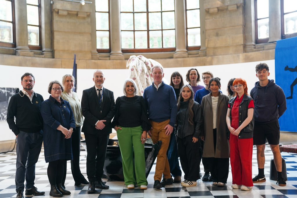 DCMS's tweet photo. The countdown is on for @bradford2025!

Culture Minister @RhonddaBryant visits Cartwright Hall, a hub of creativity for household names and up and coming artists https://t.co/fFt9VmwtHW