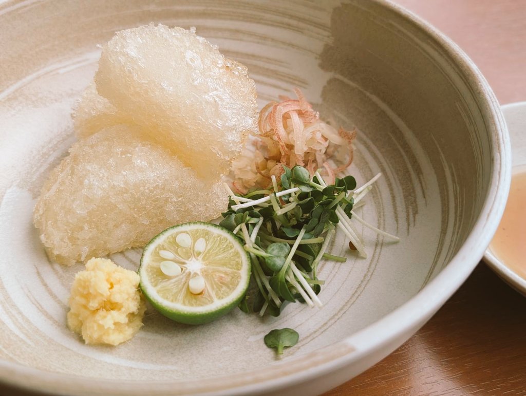 saishokushigure's tweet photo. 『大根の唐揚げ』下味をつけてから唐揚げに。カラッとジュワ〜の食感です！お酒のおつまみでも晩ごはんでもOK！#プラントベース　#ベジタリアン　#動物性不使用 https://t.co/nAt0NScFuy