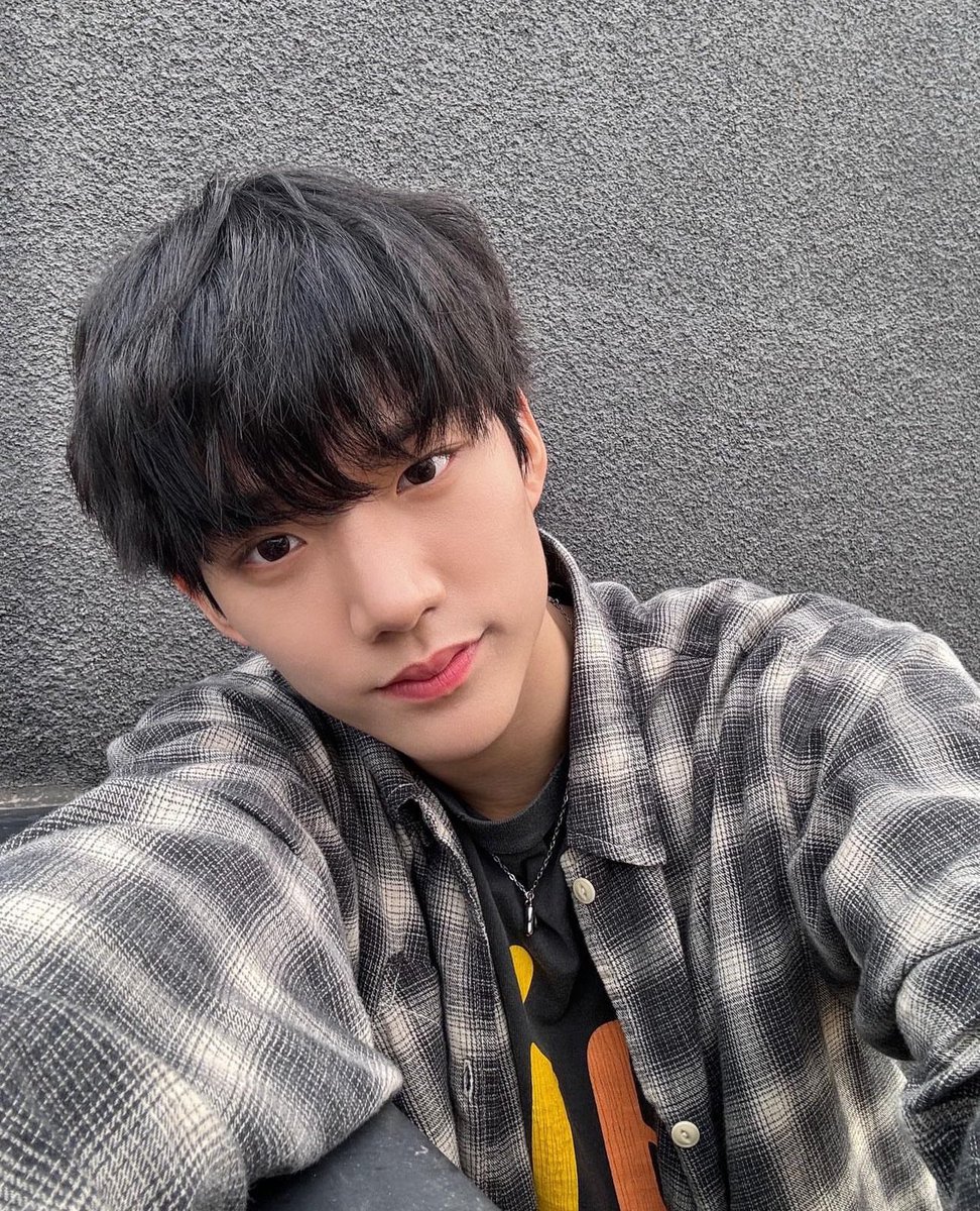 hyunminarrc's tweet photo. hyunmin instagram update 240926🎀

“is it.. fall at last?”

#HYUNMIN #현민 #ARrC #아크 @official_arrc #광진시티보이 https://t.co/W3SAAr3sJv