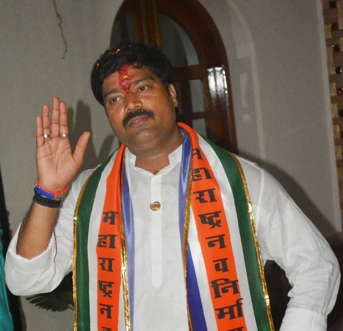 Neerajmumbai's tweet photo. @rajupatilmanase दादा तुमचे हृदय प्रेमाने भरून जावो आणि प्रत्येक दिवस आनंद घेऊन येवो. आयुष्य तुम्हाला आशीर्वाद देईल. राजू दादाला तुमाला वाढदिवसाच्या शुभेच्छा ! 💐🎁🎂🍰
@mnsadhikrut219
#HAPPYBIRTHDAYRAJUDADA 
#besthumanbeing 
@RajThackeray @avinash_mns 
@mnsadhikrut https://t.co/3OJnyan3AF
