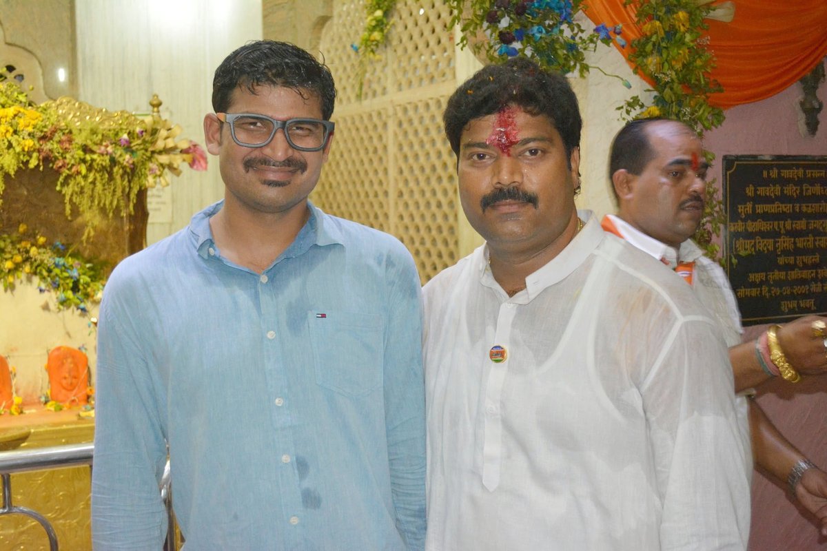 Neerajmumbai's tweet photo. @rajupatilmanase दादा तुमचे हृदय प्रेमाने भरून जावो आणि प्रत्येक दिवस आनंद घेऊन येवो. आयुष्य तुम्हाला आशीर्वाद देईल. राजू दादाला तुमाला वाढदिवसाच्या शुभेच्छा ! 💐🎁🎂🍰
@mnsadhikrut219
#HAPPYBIRTHDAYRAJUDADA 
#besthumanbeing 
@RajThackeray @avinash_mns 
@mnsadhikrut https://t.co/3OJnyan3AF