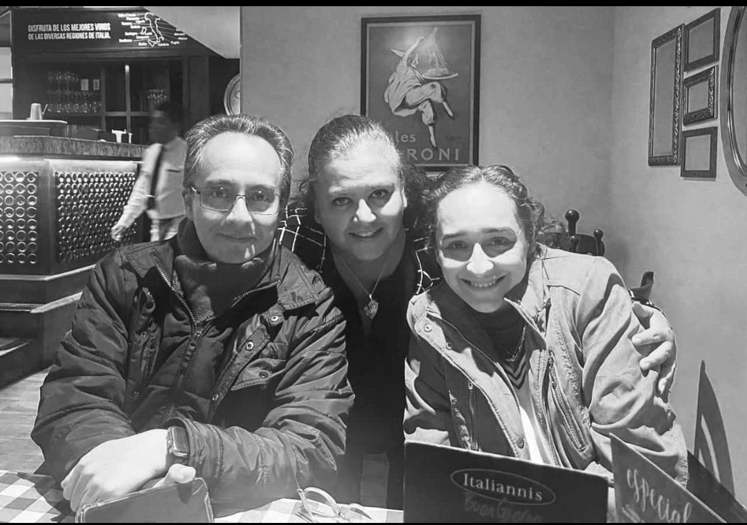 MikeRogueti's tweet photo. No hay palabras que me alcancen para agradecer a la vida que hayas estado en la mía y vas a permanecer en mi mente , alma y corazón por siempre, gracias gracias gracias amiga mia.
No puedo decirte adiós Pato ,te dejo un hasta que la vida nos quiera volver a unir ❤️‍🩹 @mayanbee99 🦋 https://t.co/yNhtxpQdo0