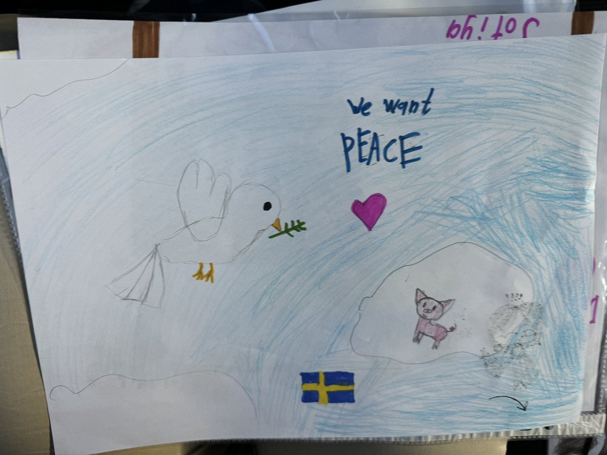 Visited a school outside Bucha occupied in 2022. Books burned, civilians killed in the basement. VoC psy Natalya came weekly for 6mos to work with shy, stressed &amp; scared children. Yesterday, they couldn’t stop hugging her. <a href="/voices_org_ua/">Voices Of Children 🇺🇦</a> <a href="/EPPN4/">EPPN</a>