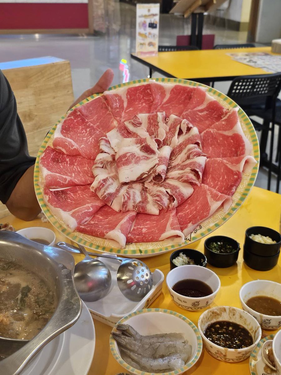 hungrygai's tweet photo. อร่อยมาก ของดีมาก สดสะอาด ซุปบรั่นดีรสชาติดีงามเกิน งงมากทำไมไม่แมส มันกุ้งแบบตะโกน เนื้อพรีเมี่ยม ของทอด ขอยาดให้เต็ม 10 ไปเลยพี่จ๋า ตอนนี้ร้านมีโปรมา 3 จ่าย 2 คุ้มสุดๆน้ำตาจะไหล เราจองผ่าน Hungry Hub เลือก Premium buffet กินได้ทุกเมนูรวมน้ำและของหวาน อาหารออกไว พนักงานบริการดี มีกลับไปซ้ำอีกแน่นอน

📍 มานี มี หม้อ

#อร่อยบอกต่อ #อร่อยไปแดก #อร่อยจนต้องรีวิว
