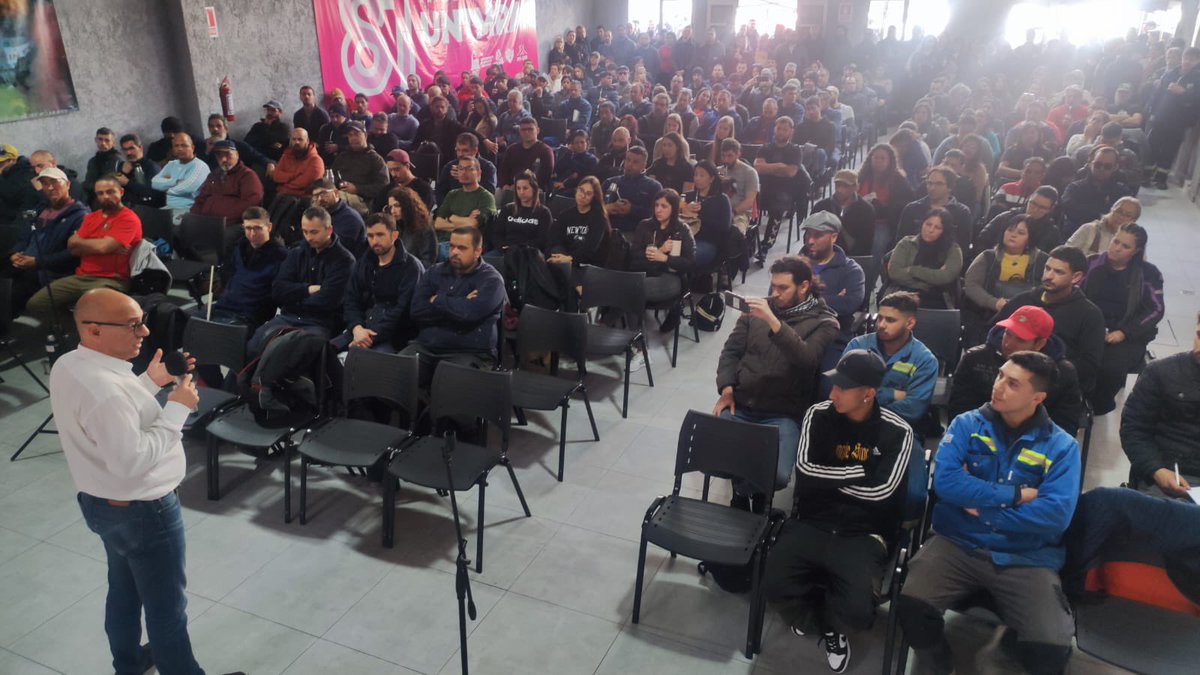 MarceAbdalaCNT's tweet photo. Siempre es un orgullo y una inmensa alegría participar en la Asamblea General de la gloriosa @UntmraCom . Siempre junto a las mejores causas de la clase obrera y el pueblo. 
Si a la política industrial!
Si a la reducción de la jornada! 
Si a #Afirmatusderechos ! https://t.co/pU5f0j3haS