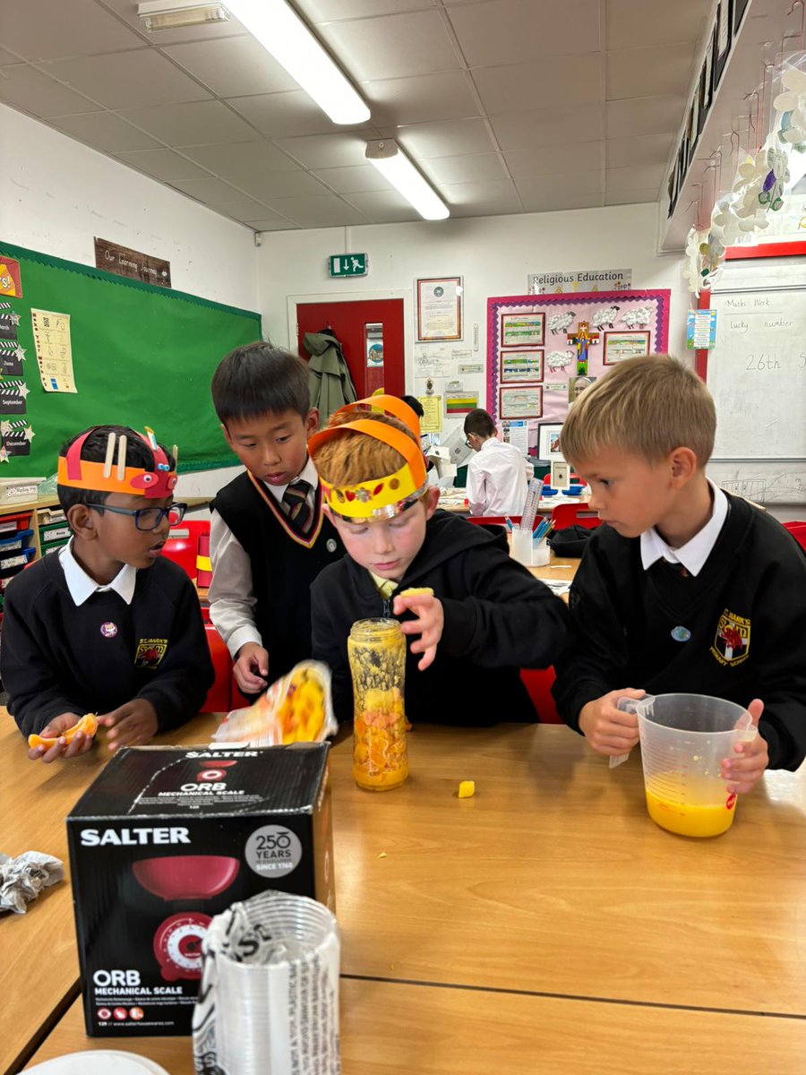 StMarksPrimary1's tweet photo. P3a were making their mark this afternoon using a variety of utensils to make smoothies! #MarkYourMark 🍊🍓🍌’ https://t.co/NMUSL5cgza