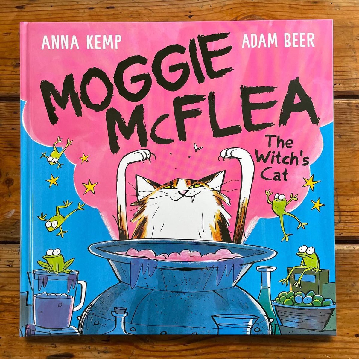 StoryWiseAgency's tweet photo. Happy Book Birthday ��Moggie Mcflea’
Discover tricks and treats galore in this funny and affectionate story.
Words by #annakemp
Illustrated by #adambeer
Published by @simonkids_UK https://t.co/mcmrUTnOpa