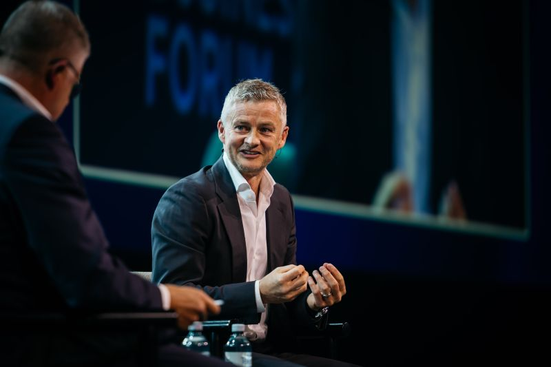 DieHardUtdFans's tweet photo. Ole Gunnar Solskjær was asked if he’d accept to return to Man United as manager : 

"I don't like to talk about other manager's jobs, but yes. Of course, I would!” https://t.co/NNBUZ2SC0U