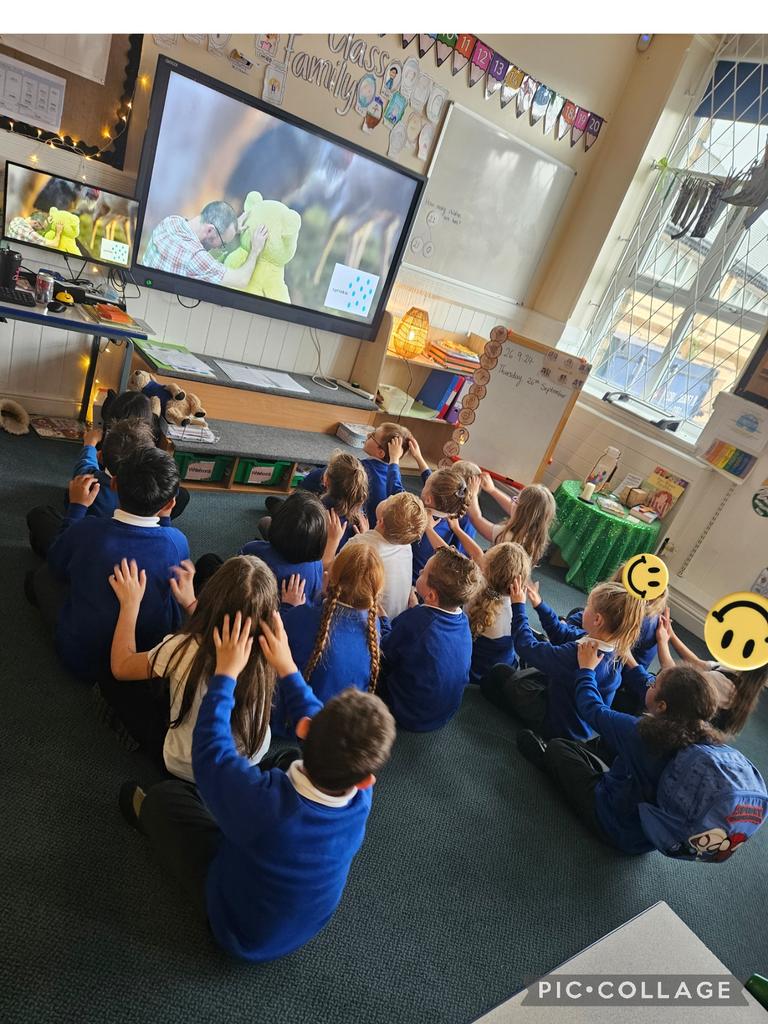 stjosephskly's tweet photo. Olive Class have enjoyed starting the afternoon with sensory massage ����‍♀️ #SJKwellbeing #SJKpshe #OliveClass https://t.co/52zldMPoB1