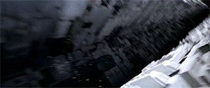 パイロットの視点でデス・スターのトレンチに突入する場面は1カットのように見えますが、実はカットを刻んでロングのマット画からミドル、アップと砲撃フラッシュで発光させながら巧妙にカットを切換え、最後はミニチュアの側溝に突入します。
#デス・スター #スターウォーズ 