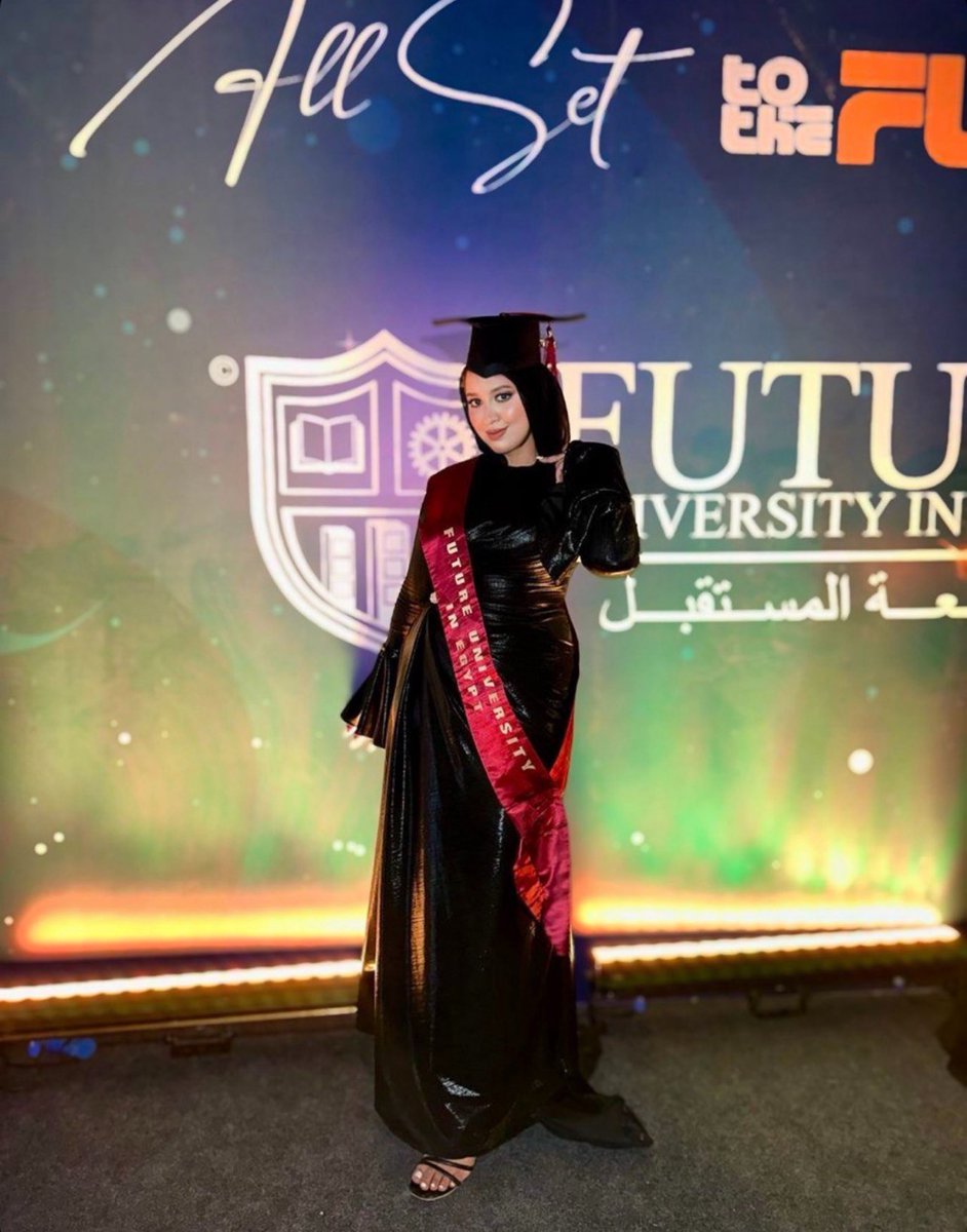Dody_D98's tweet photo. مين الاولى ع صيدليه ناو ؟ 🙂‍↔️👩‍🎓♥️♥️♥️♥️♥️ https://t.co/RIRBF6n2Cr