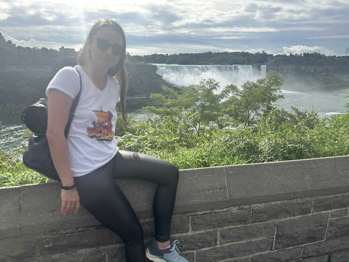 While in Canada - our own mother of dragons is representing #bsides 
Want a cool tshirt like hers - check this out bsides-kbh.myspreadshop.dk/all
#bsideskbh #niagarafalls