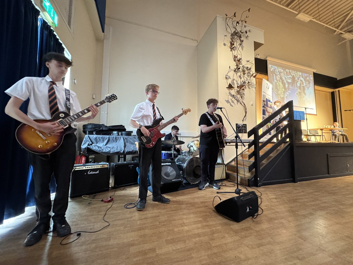 Gordano School (@gordanosch) on Twitter photo A very warm welcome to all the Year 6 students visiting our school for the Open Evening tonight 👋 A very warm welcome to all the Year 6 students visiting our school for the Open Evening tonight 👋
