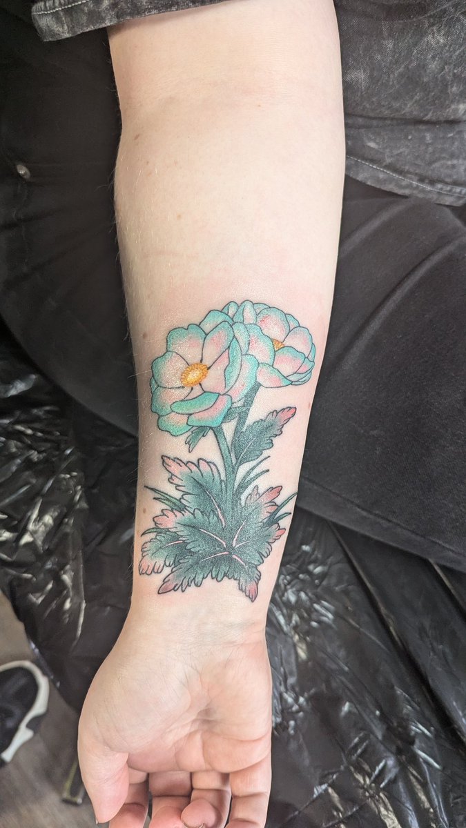 eldritchdruid's tweet photo. Tales of LOSSSSS and FIREEE and FAAAAIIITH

so I got started on my FFXIV/games sleeve with since elpis flowers 😍 https://t.co/MfULqYpAiB