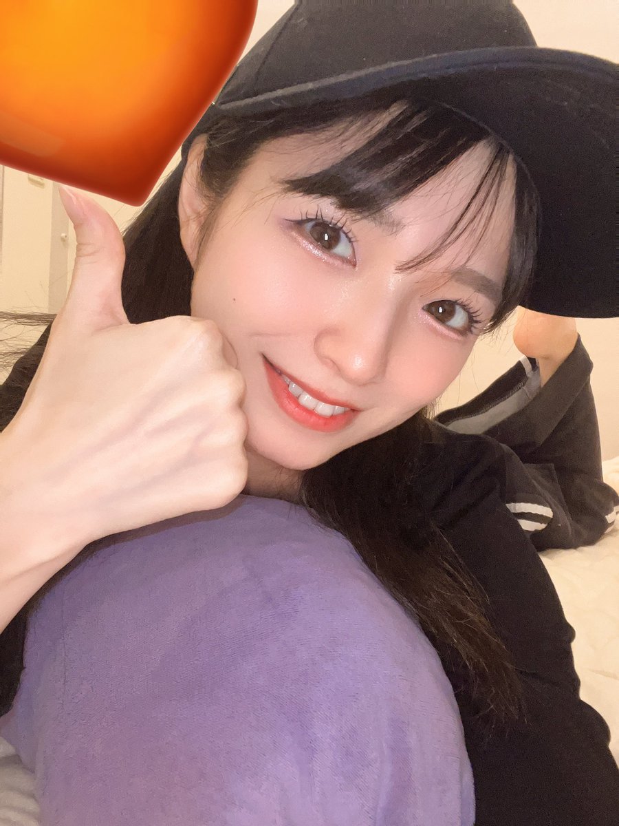 kuramotosumire's tweet photo. ライブチャットありがとう〜👍🏻
楽しめたかな？？🎶⤴️
わたしは最高に楽しかったよ！！🧡
まだまだキャンペーン盛りあがろうねん！
みんなぐっすり寝れますように〜😪 https://t.co/AdSPyf1t4i