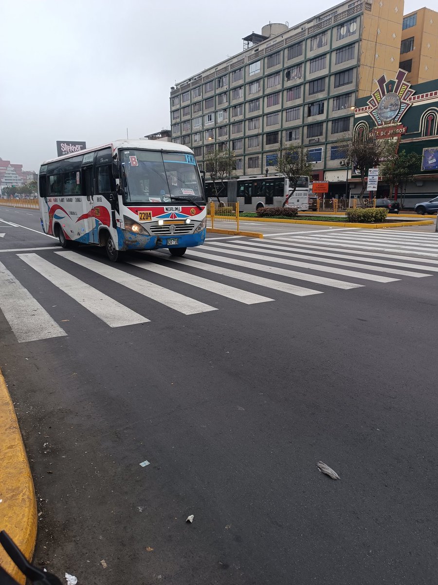 daveklux's tweet photo. El #ParoDeTransporte hoy. Apoyo moral a los transportistas que reclaman mayor acción del Estado por terrorismo urbano. La delincuencia y la extorsión viene ganando ante un gobierno y congreso inútil. https://t.co/kHeNwTtZtN