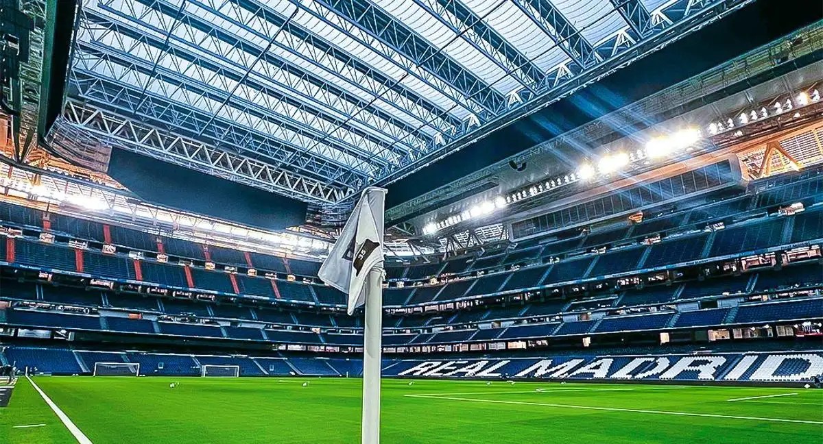 ElInmortal____'s tweet photo. El estadio del Atleti se llama Civitas Metropolitano.

El del Barça Spotify Camp Nou.

El del Madrid Santiago Bernabéu.

El único equipo que no ha hipotecado el estadio para ganar múltiples Champions es el único que ha ganado múltiples Champions.

La grandeza del Madrid es su ADN https://t.co/37OUKE460J