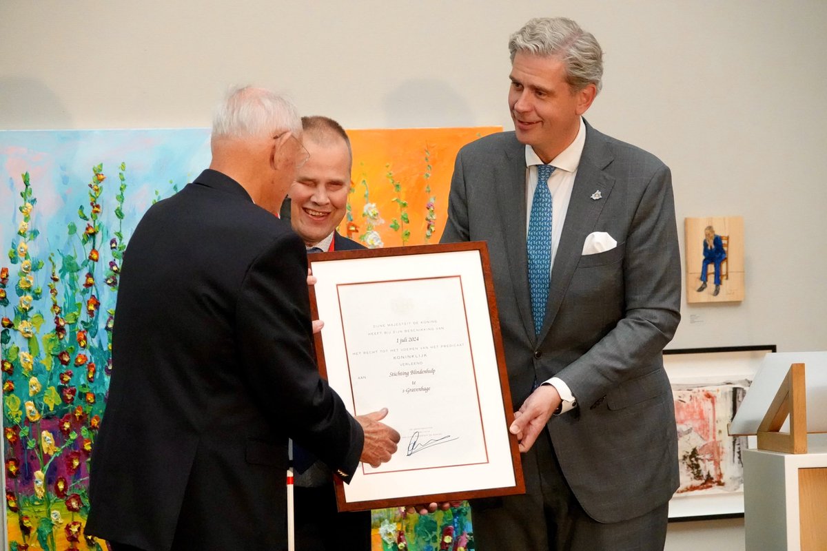 koninklijkhuis's tweet photo. Prinses Margriet opent het 125-jarig jubileumsymposium van Stichting Blindenhulp. De stichting steunt mensen met een visuele beperking financieel en financiert wetenschappelijk onderzoek naar het tegengaan van slechtziendheid en blindheid. https://t.co/V6zNpgostr https://t.co/VGYbnbKeAB
