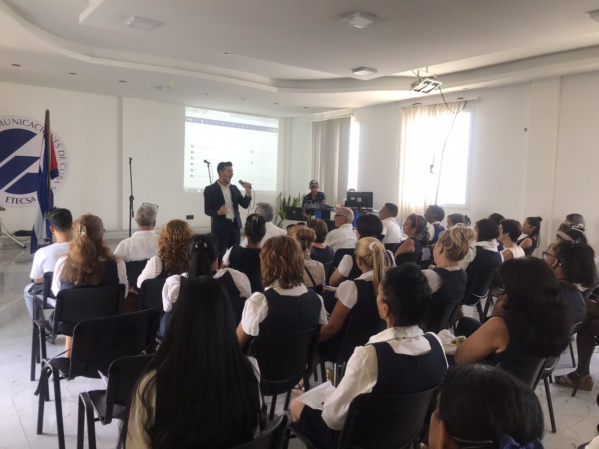 Realizan en <a href="/ETECSA_Cuba/">ETECSA</a> #ProvinciaGranma Evento de Mujeres Empoderadas. <a href="/AnalaisyG/">Analaisy González</a> <a href="/analeonor_e/">Ana Leonor Espinosa</a> <a href="/OlgaLid13072912/">Olga Lidia González Jiménez</a> <a href="/Francis68093405/">Francis Chang</a> <a href="/FonsecaOsmely/">Osmely Yudinich Fonseca Rosabal</a>